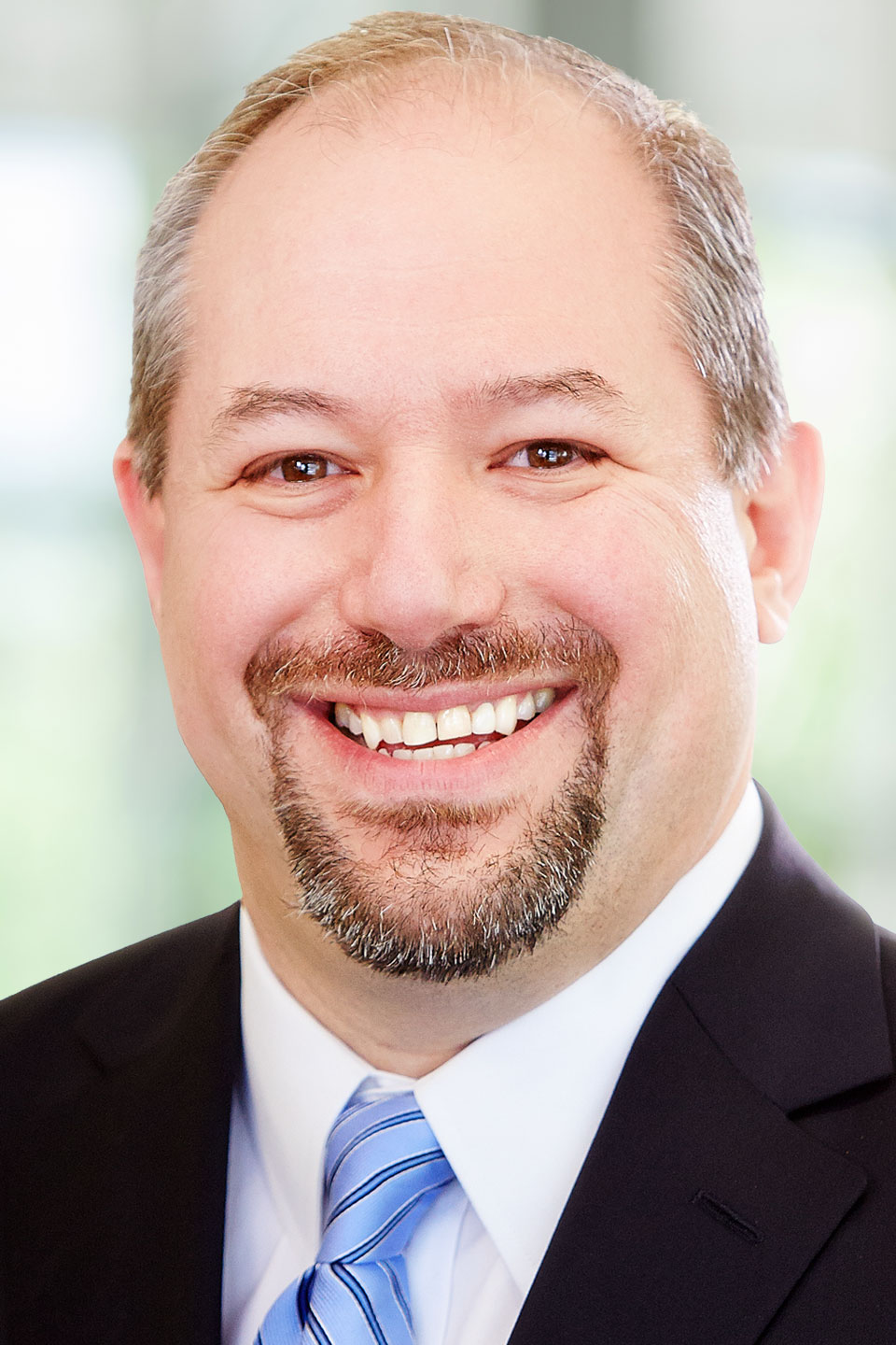 Headshot of Santiago Hernandez